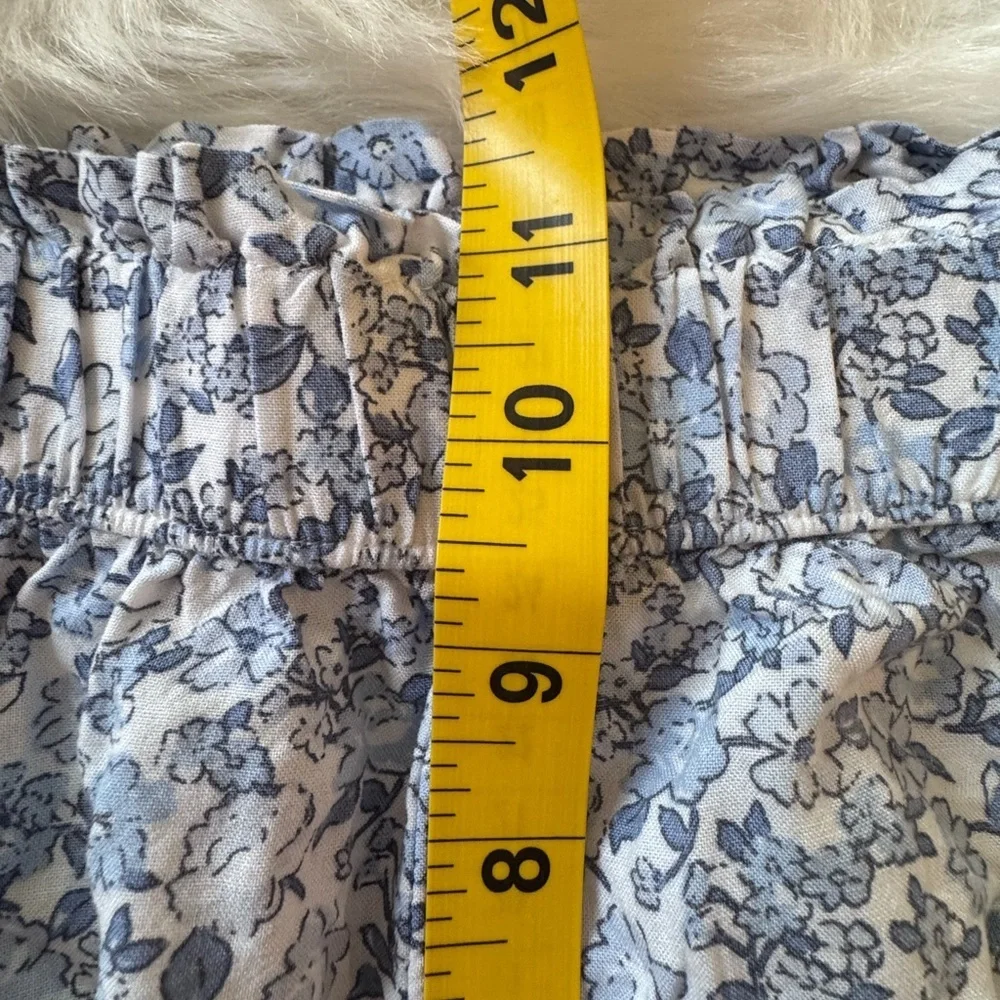 Hollister Size M Floral Ruffle Hem Shorts - Picture 7 of 8